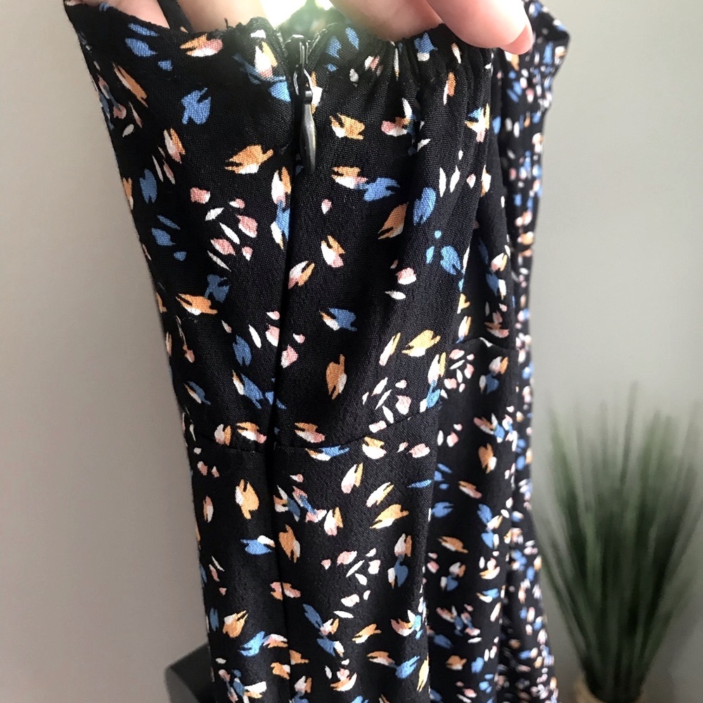 NWT Olivaceous Ruffle Floral Pocket Romper - Picture 6 of 10